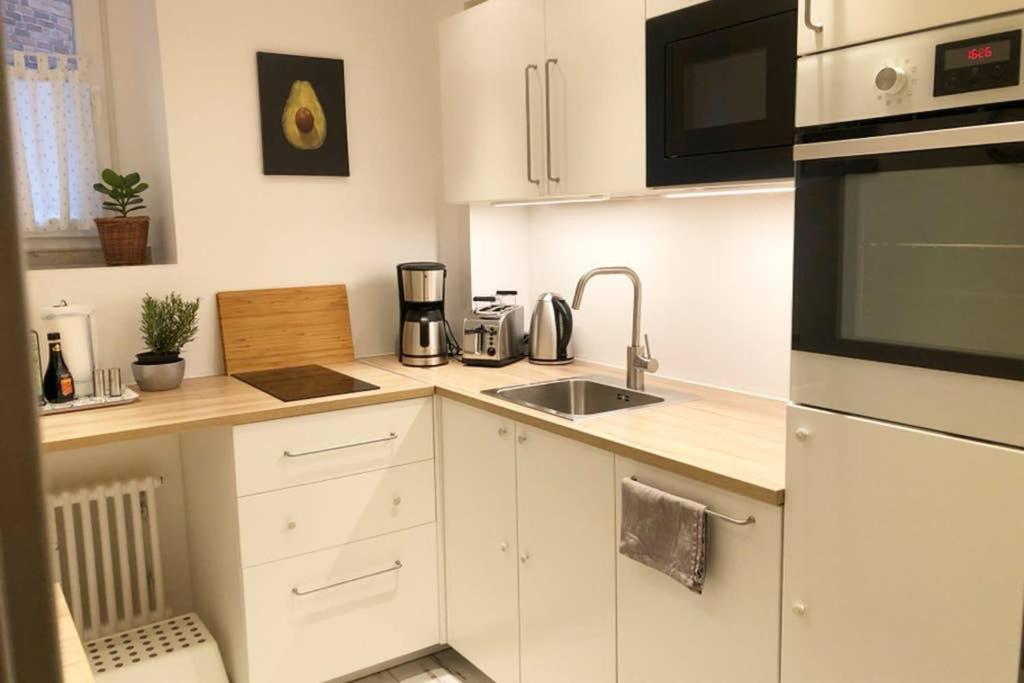 Gemuetliche Sanierte 1 Zimmer Wohnung Mit Privatem Parkplatz Im Zentrum Kiel Eksteriør bilde